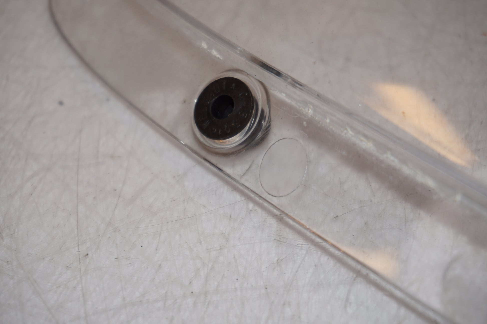 Extrabild5 på Vindruta från en Yamaha YZF-R 125 -2009 motorcykel.