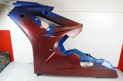 Framsidan på Magkåpa från en Triumph Daytona 675 -2010 motorcykel.