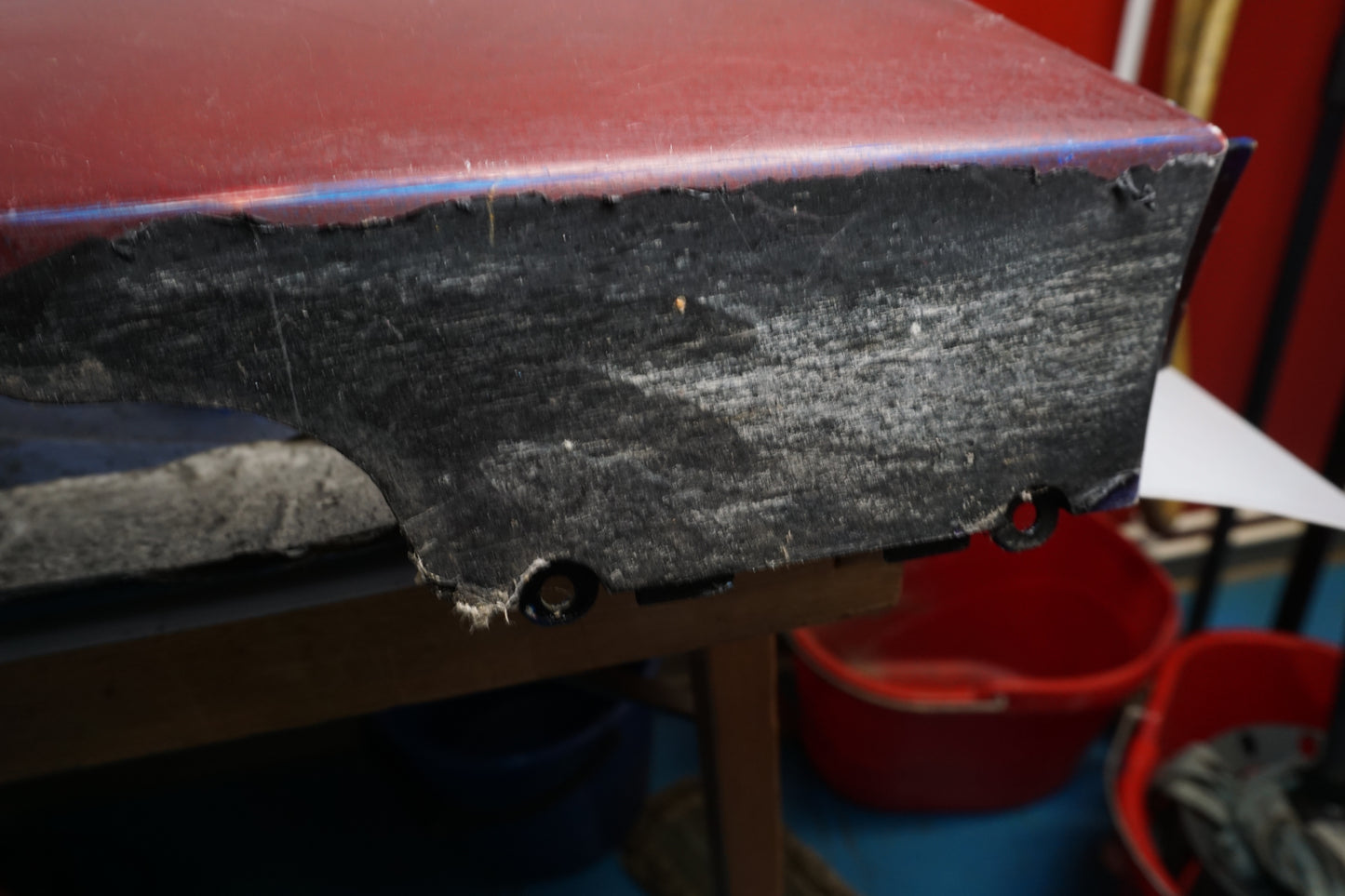 Vänster sida på Magkåpa från en Triumph Daytona 675 -2010 motorcykel.