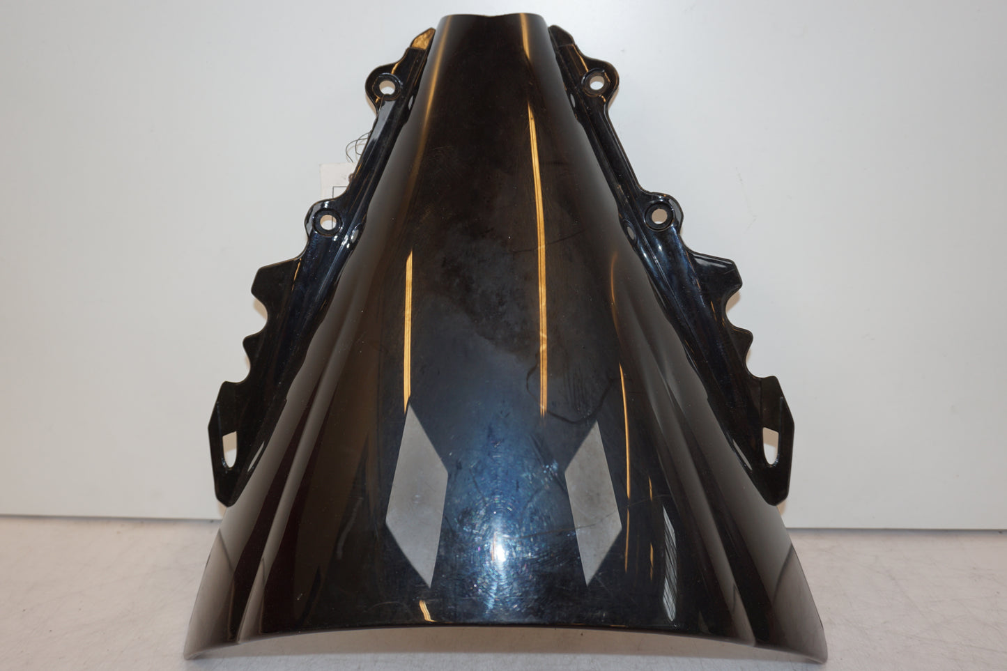 Framsidan på Vindruta från en Yamaha YZF R6 -2006 motorcykel.