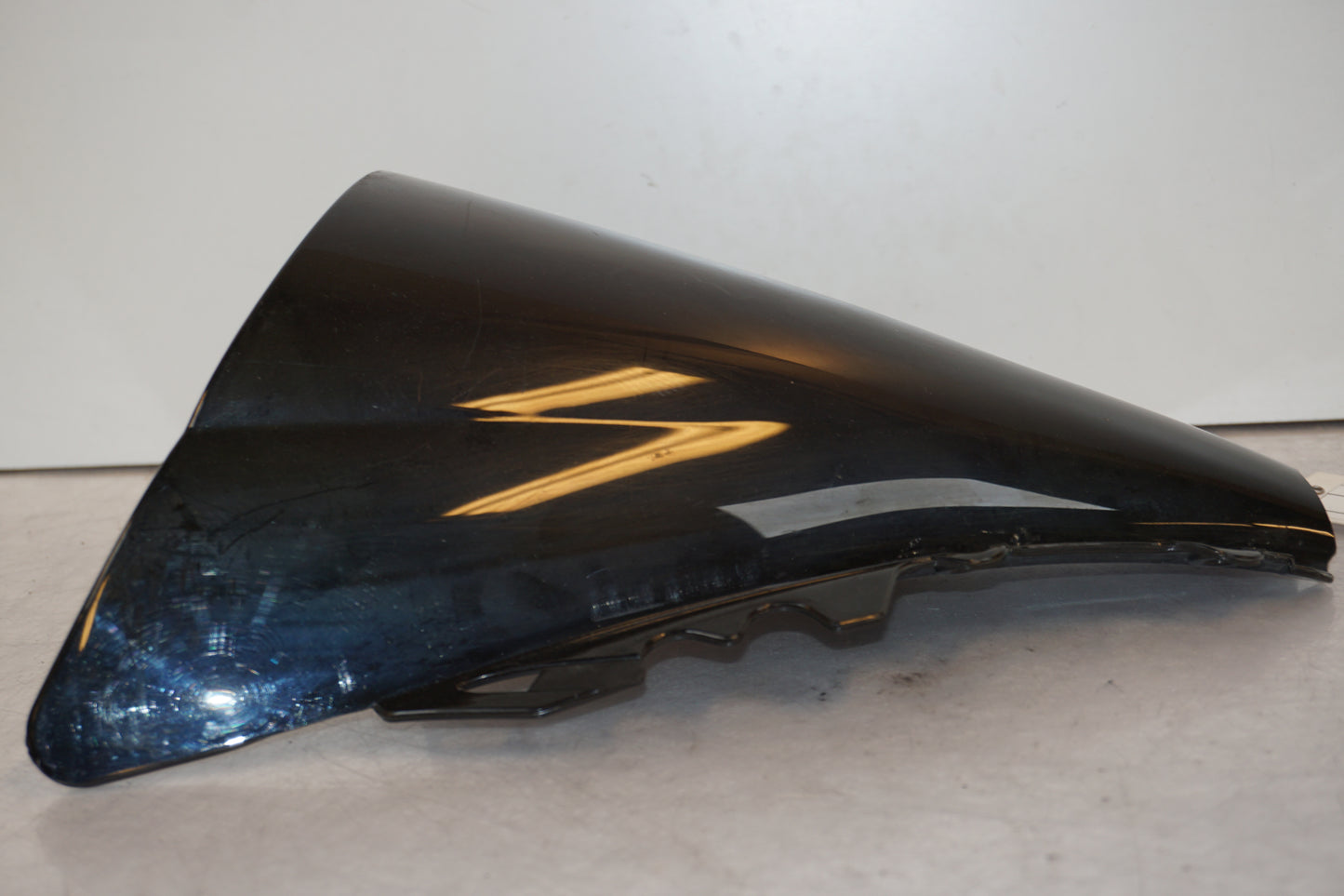 Höger sida på Vindruta från en Yamaha YZF R6 -2006 motorcykel.