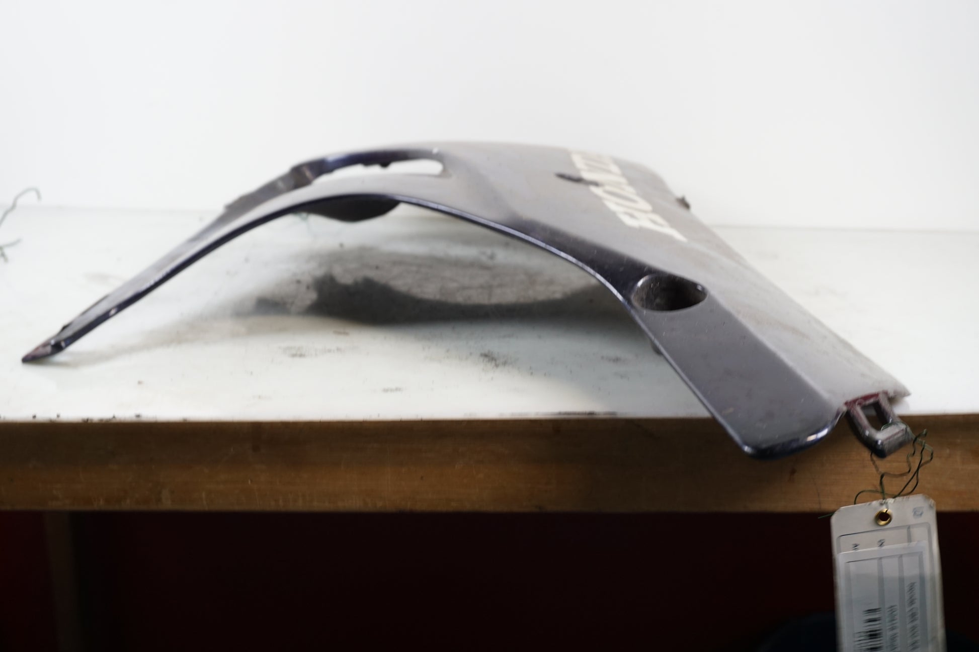 Snett uppifrån på Magkåpa från en Honda CBR 900 RR -1999 motorcykel.