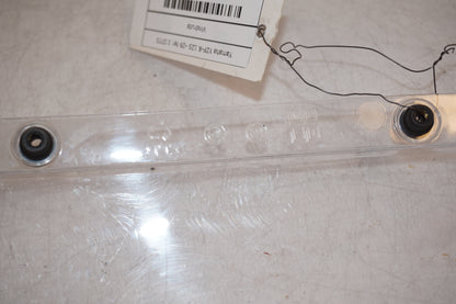 Extrabild6 på Vindruta från en Yamaha YZF-R 125 -2009 motorcykel.