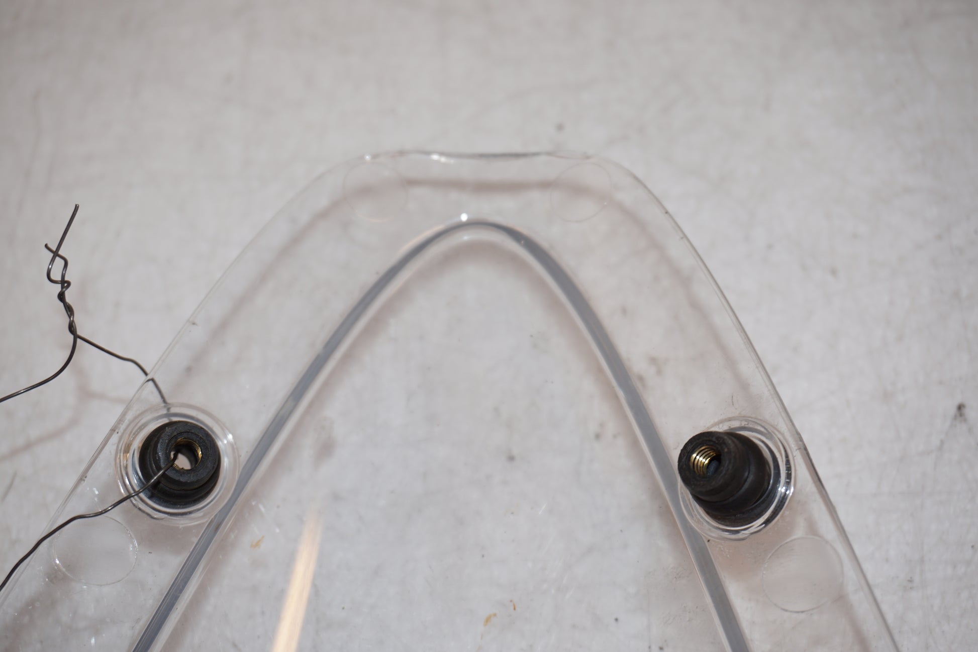 Extrabild7 på Vindruta från en Yamaha YZF-R 125 -2009 motorcykel.