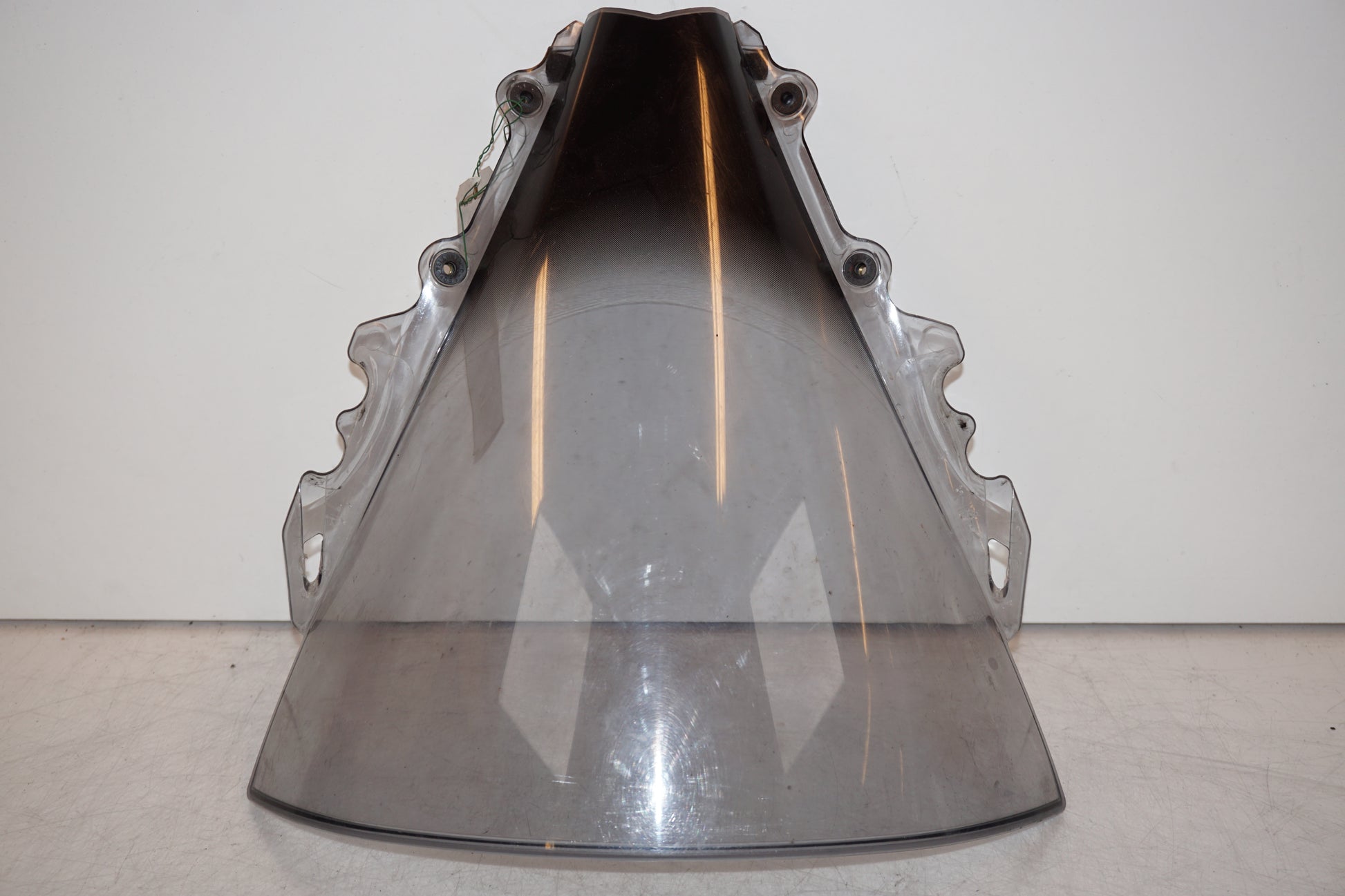 Framsidan på Vindruta från en Yamaha YZF R6 -2007 motorcykel.