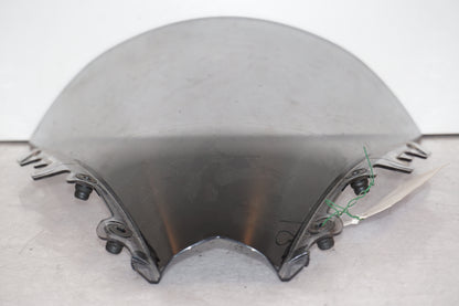 Baksidan på Vindruta från en Yamaha YZF R6 -2007 motorcykel.