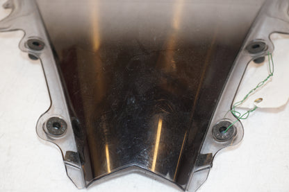 Höger sida på Vindruta från en Yamaha YZF R6 -2007 motorcykel.