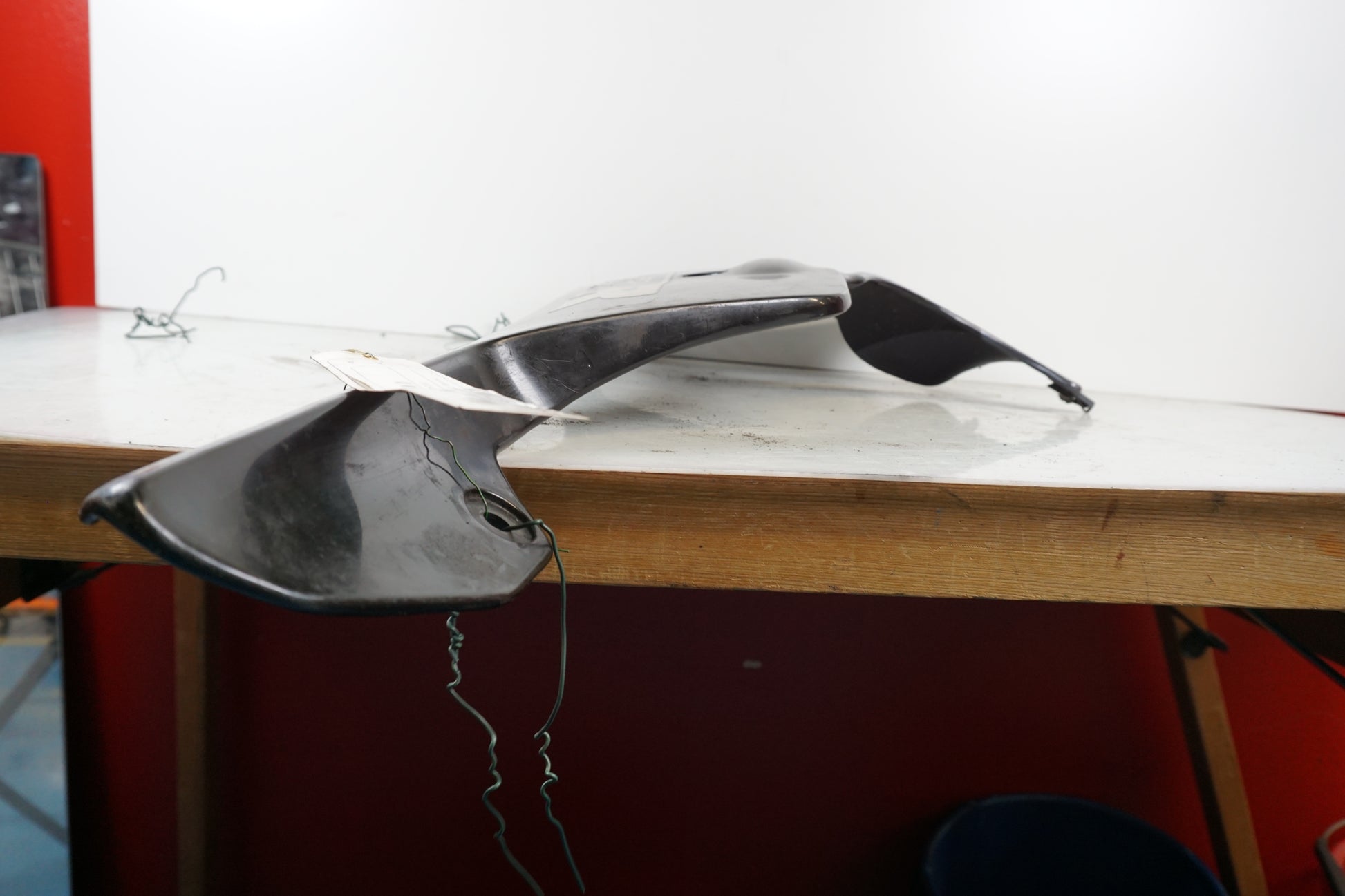 Höger sida på Magkåpa från en Honda CBR 900 RR -1993 motorcykel.