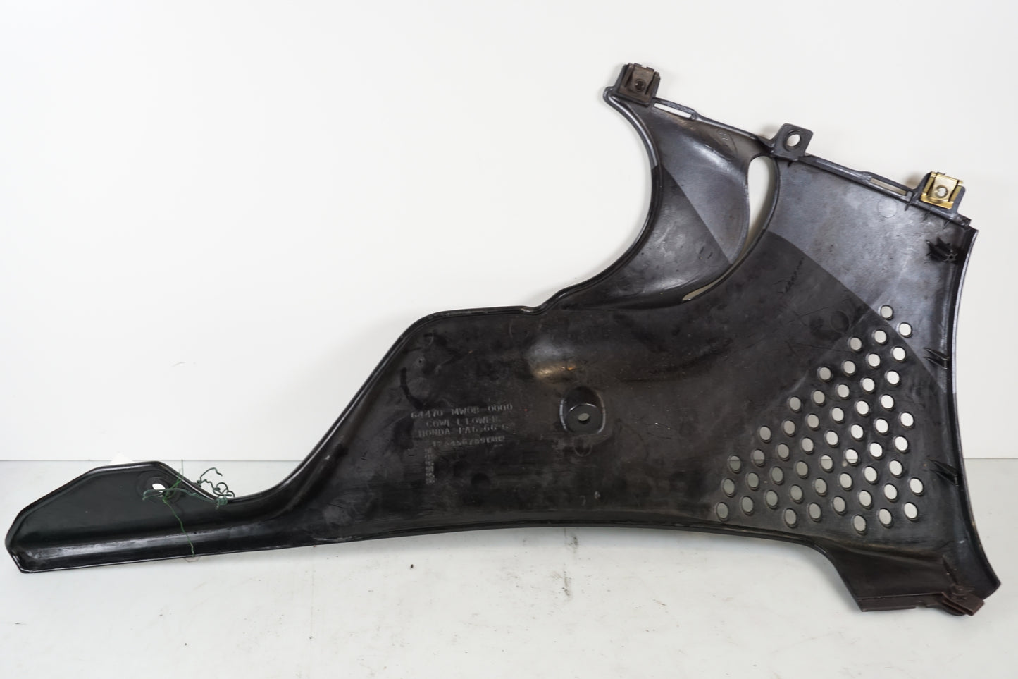 Snett nerifrån på Magkåpa från en Honda CBR 900 RR -1993 motorcykel.