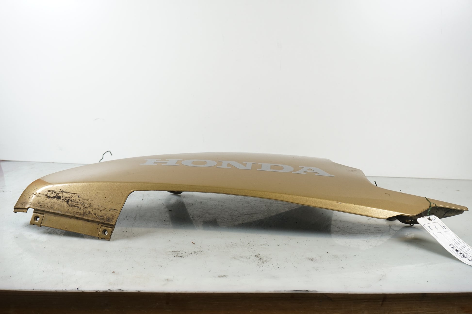 Baksidan på Magkåpa från en Honda VFR 750 -1995 motorcykel.