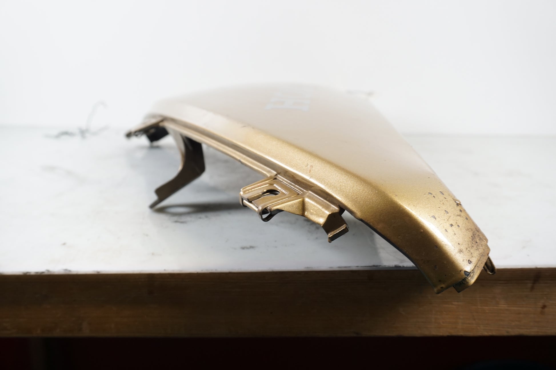 Snett uppifrån på Magkåpa från en Honda VFR 750 -1995 motorcykel.