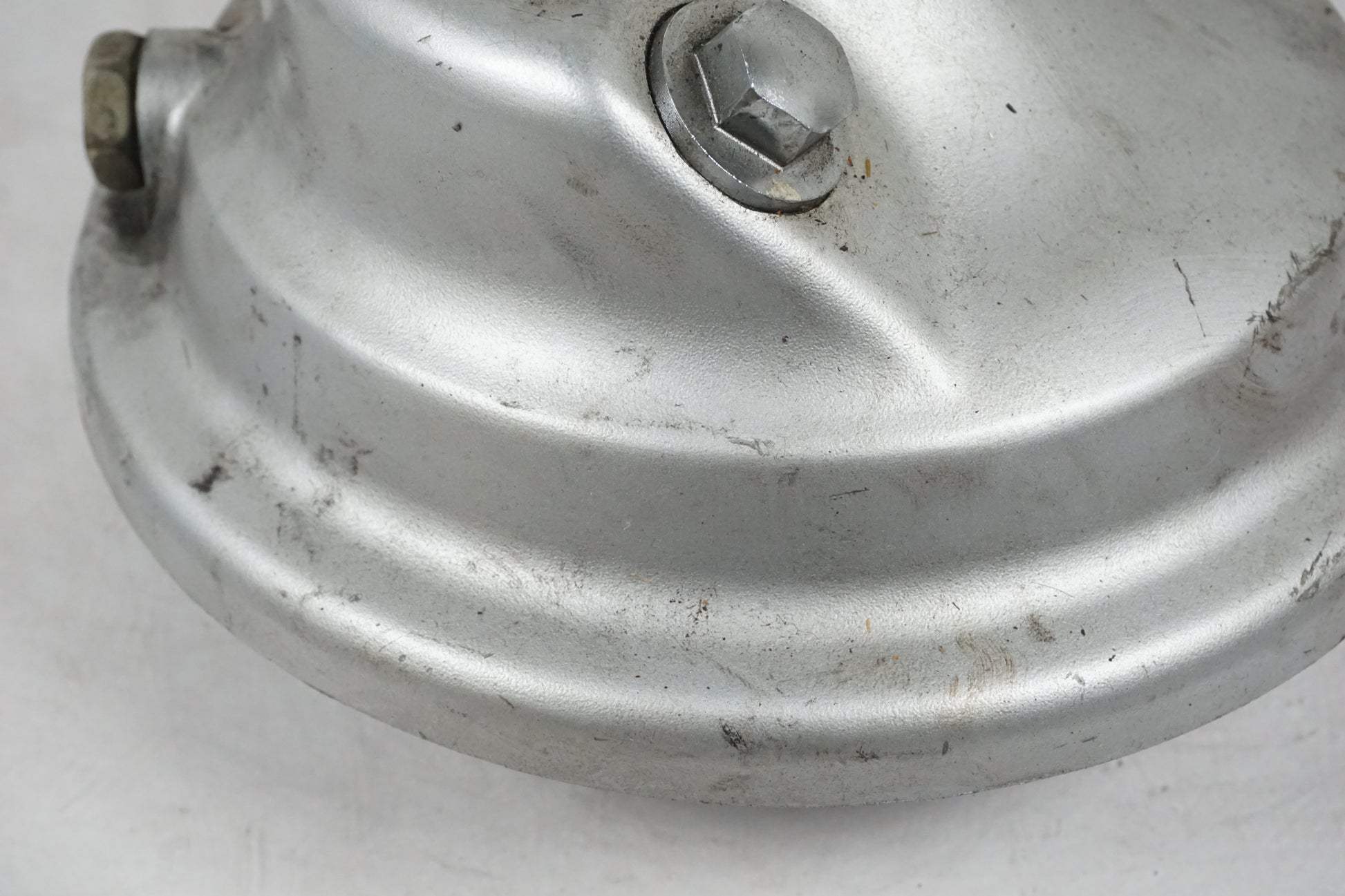 Snett nerifrån på Slutväxel från en Suzuki VS 800 -2000 motorcykel.