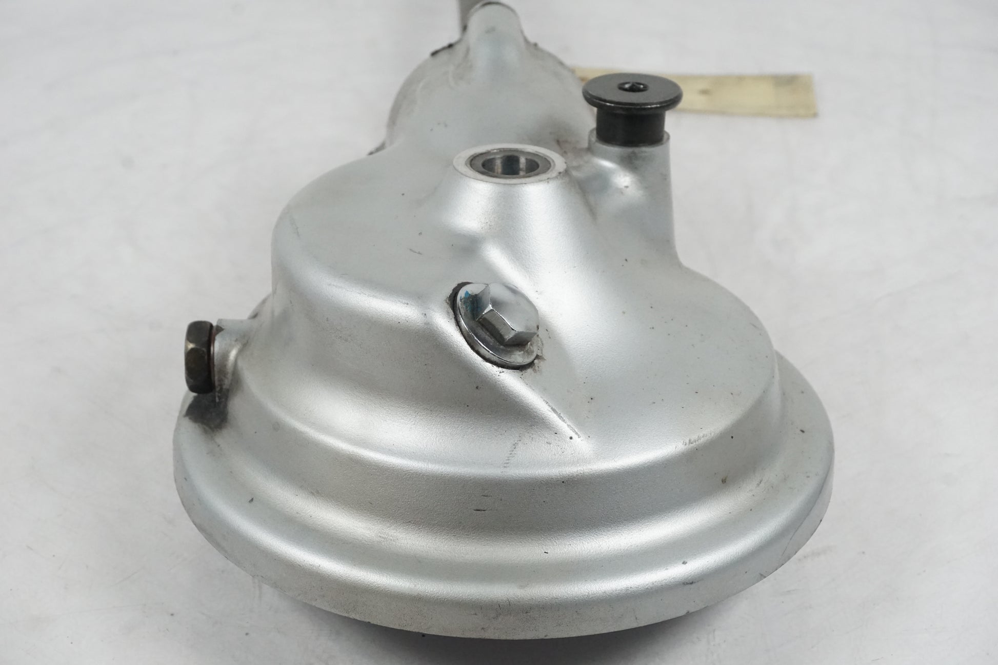 Vänster sida på Slutväxel från en Suzuki VL 800 -2004 motorcykel.