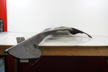 Höger sida på Magkåpa från en Honda CBR 900 RR -1996 motorcykel.