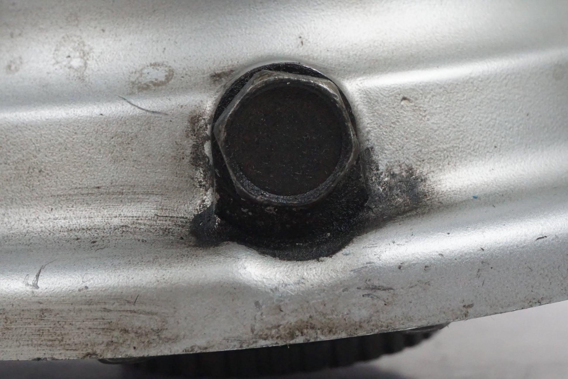 Snett nerifrån på Slutväxel från en Suzuki VL 800 -2004 motorcykel.