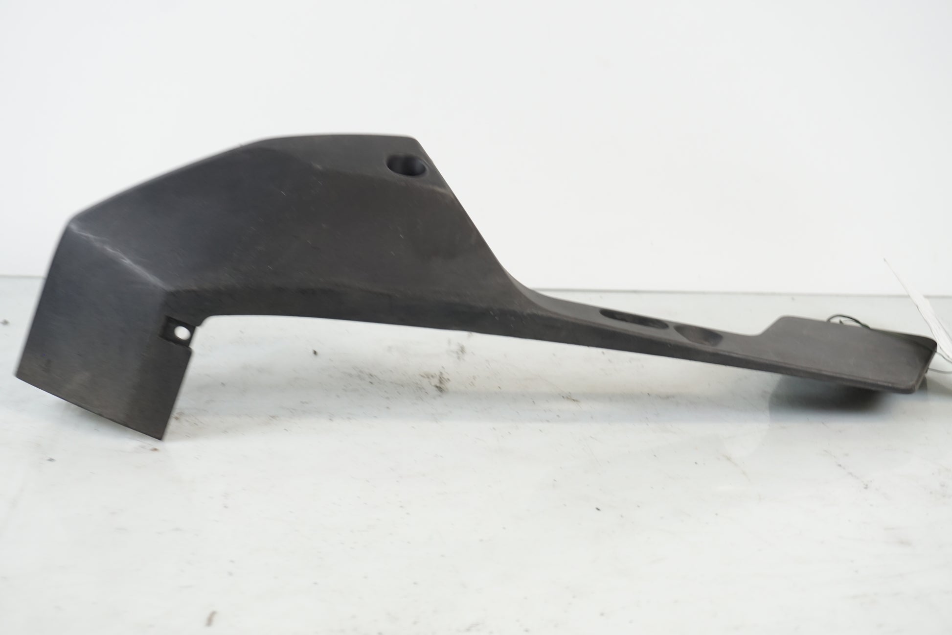 Vänster sida på Magkåpa från en Honda CB 500 F -2013 motorcykel.