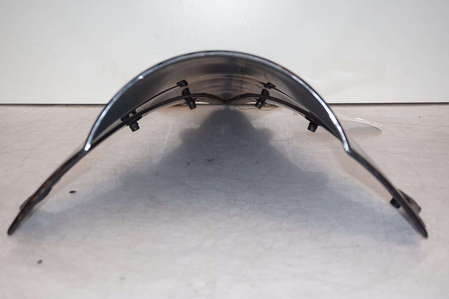 Snett nerifrån på Vindruta från en Yamaha YZF 1000 R1 -2005 motorcykel.