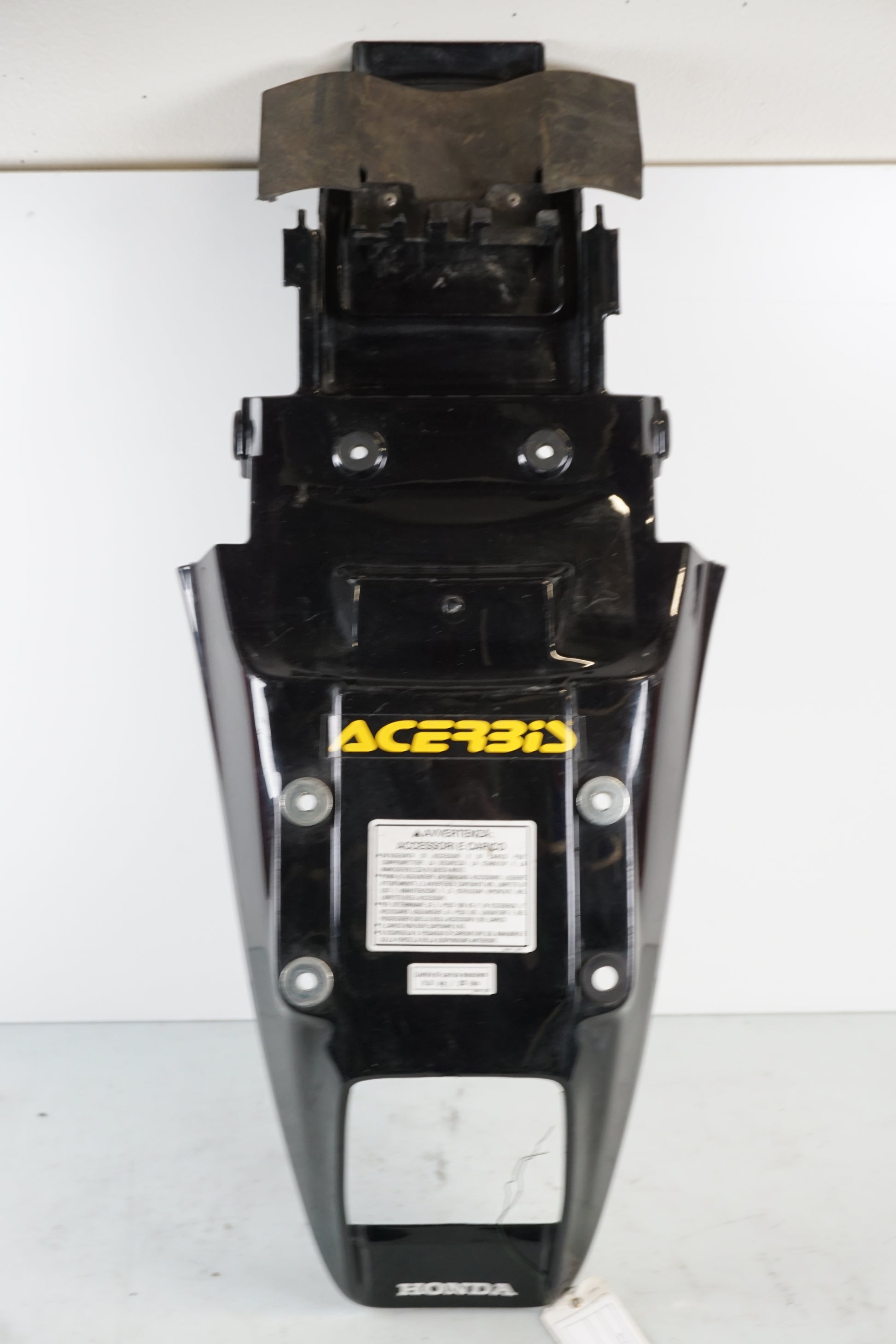 Framsidan på Bakvinge från en Honda NX 650 -2000 motorcykel.