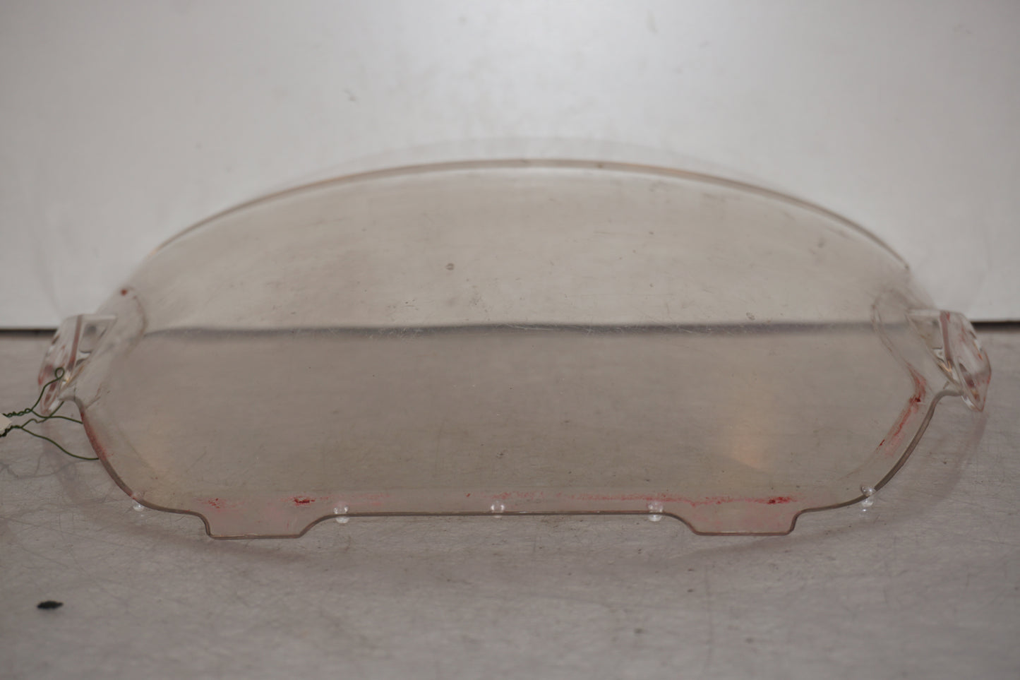 Baksidan på Vindruta från en Honda CBR 600 -1997 motorcykel.