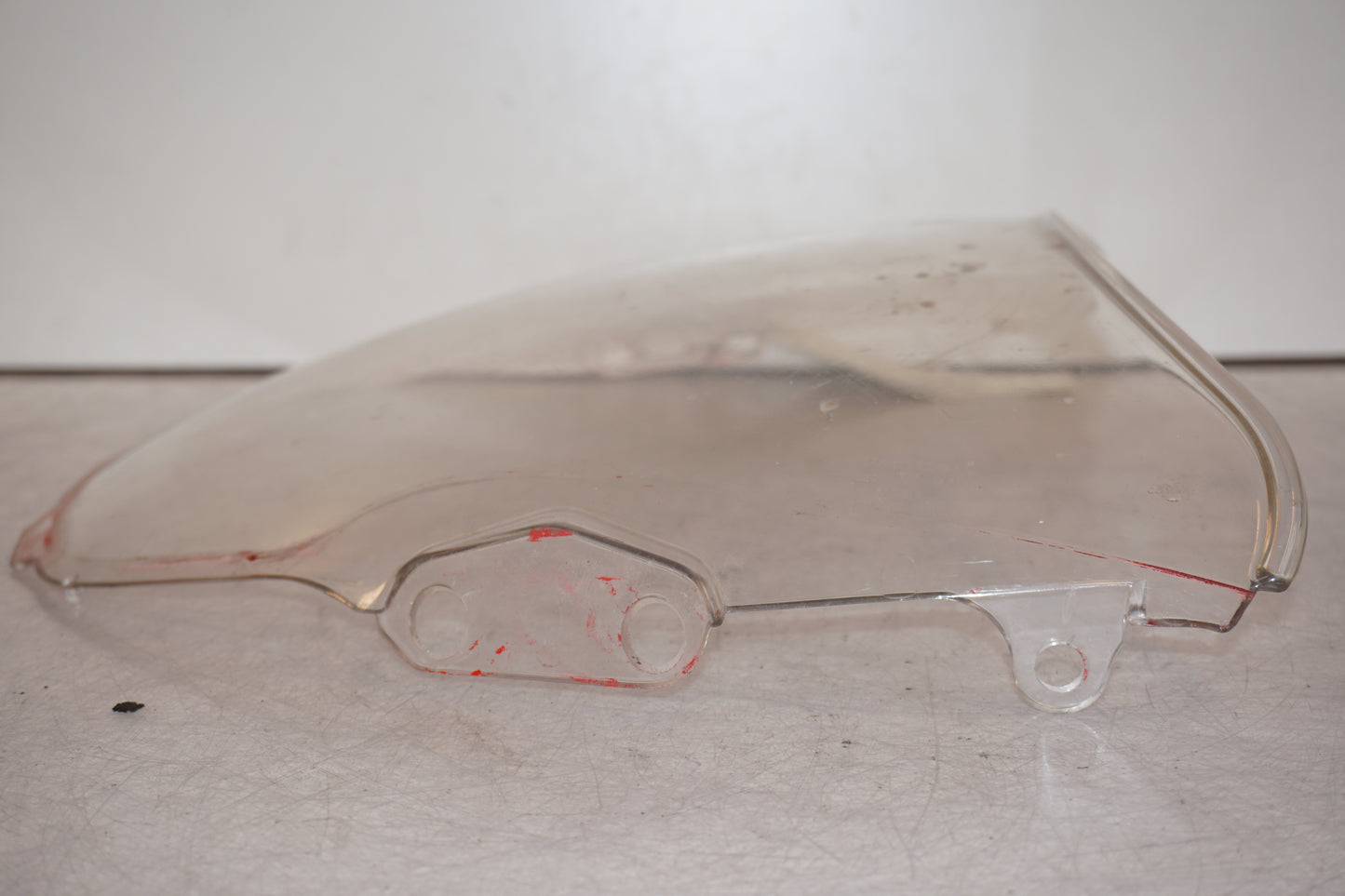 Snett nerifrån på Vindruta från en Honda CBR 600 -1997 motorcykel.