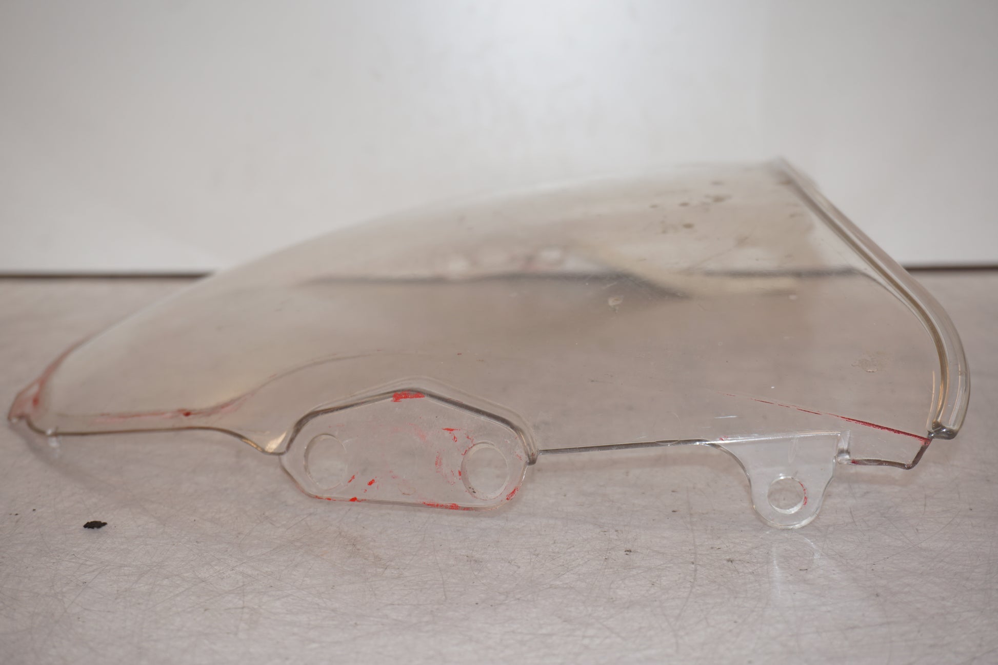 Snett nerifrån på Vindruta från en Honda CBR 600 -1997 motorcykel.