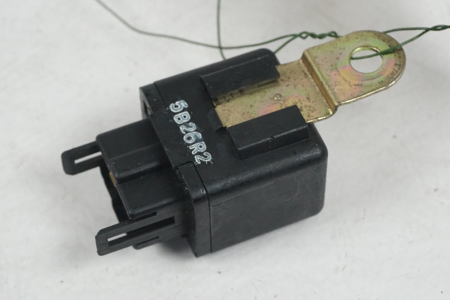 Höger sida på Relä från en Hyosung GT 650 -2006 motorcykel.