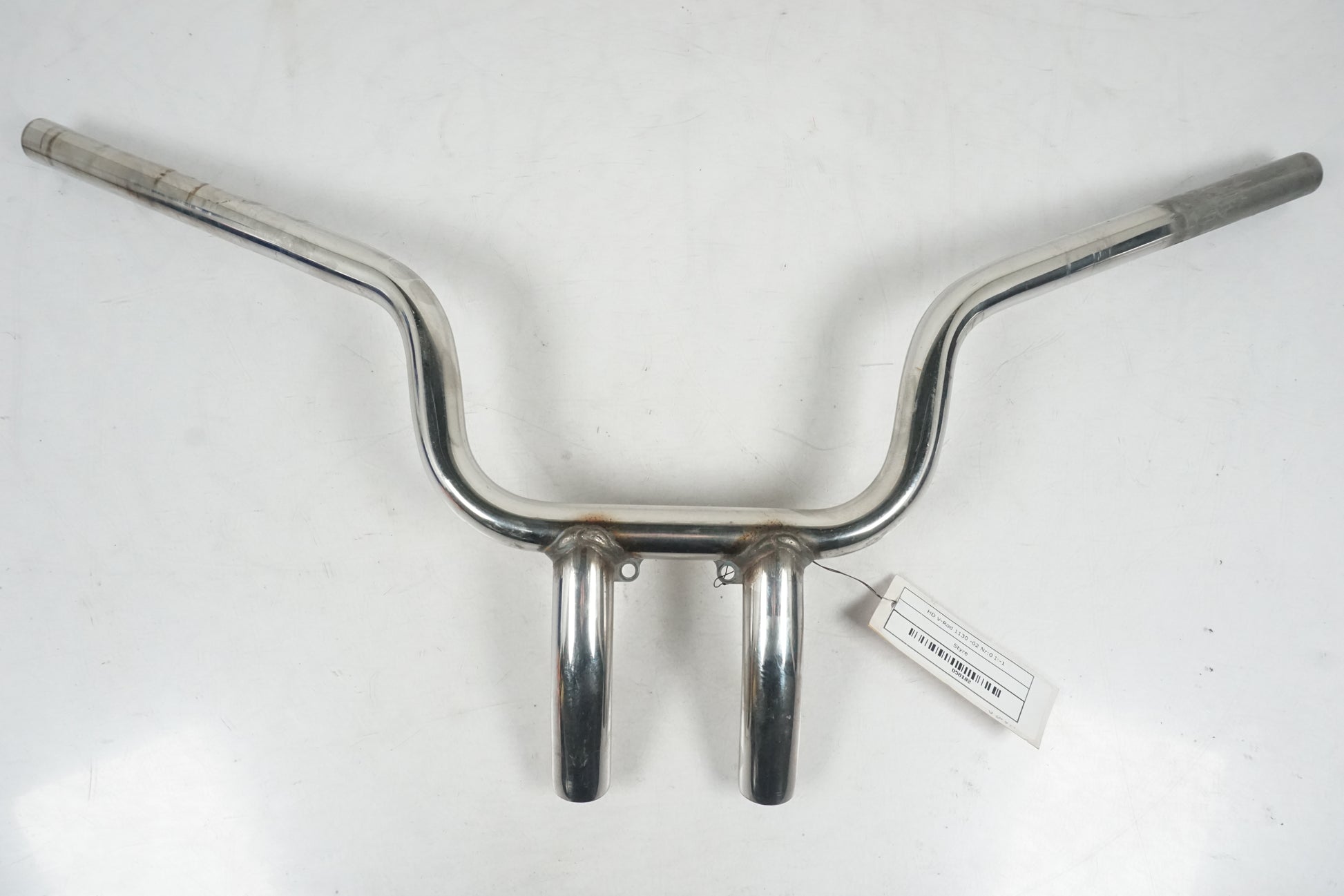 Framsidan på Styre från en H-D V-Rod 1130 -2002 motorcykel.