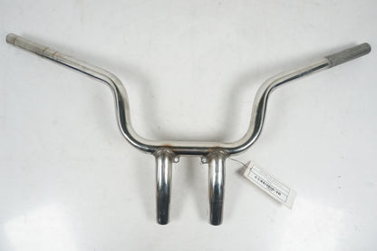 Framsidan på Styre från en H-D V-Rod 1130 -2002 motorcykel.