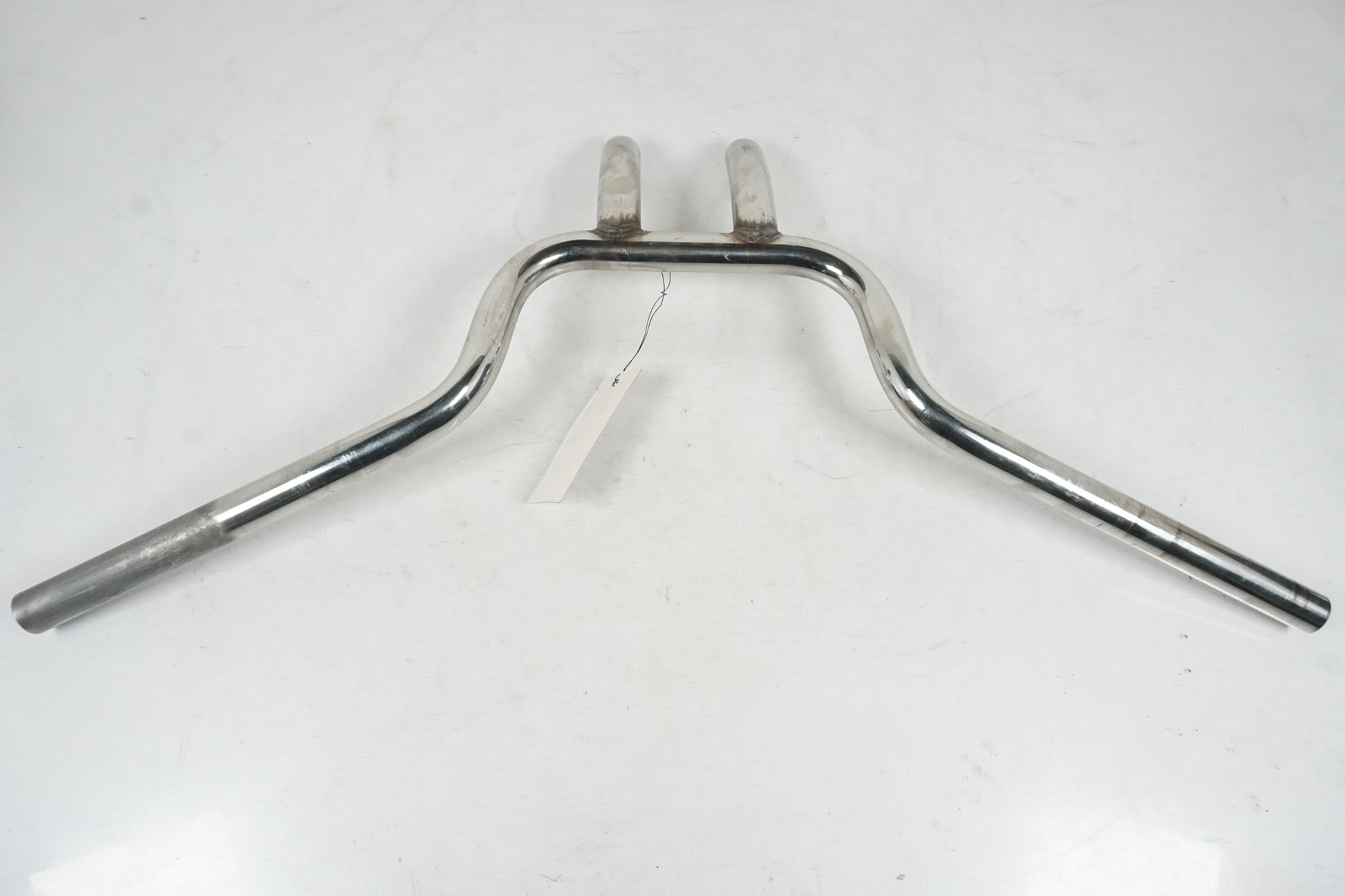 Snett uppifrån på Styre från en H-D V-Rod 1130 -2002 motorcykel.