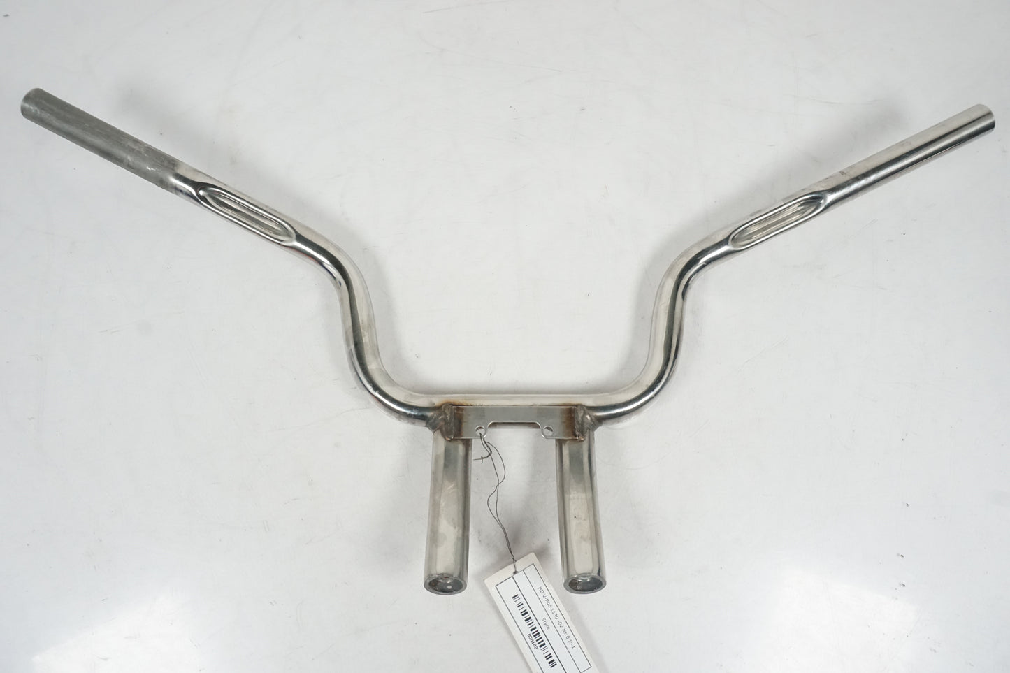 Snett nerifrån på Styre från en H-D V-Rod 1130 -2002 motorcykel.