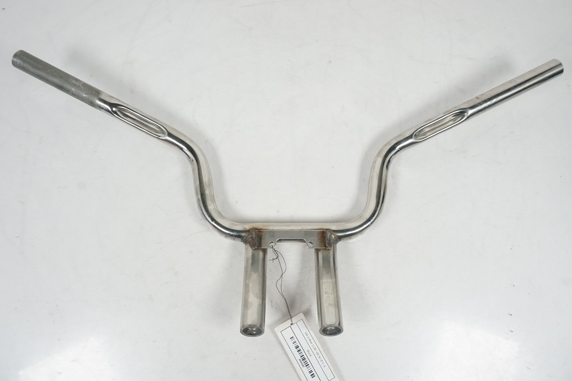 Snett nerifrån på Styre från en H-D V-Rod 1130 -2002 motorcykel.