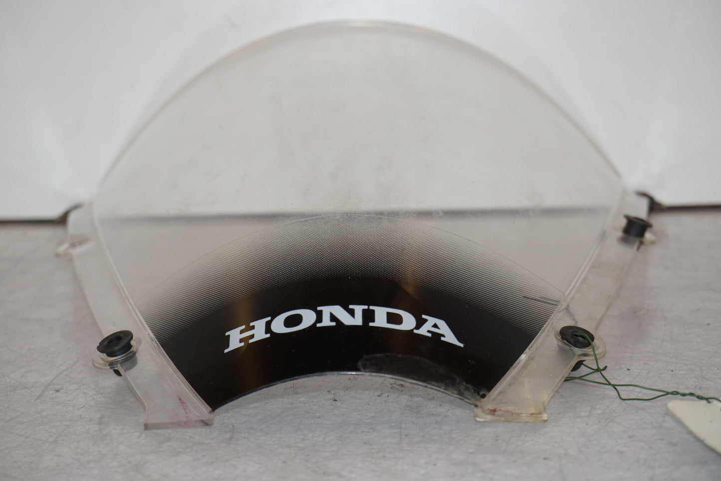 Baksidan på Vindruta från en Honda CBR 600 RR -2003 motorcykel.