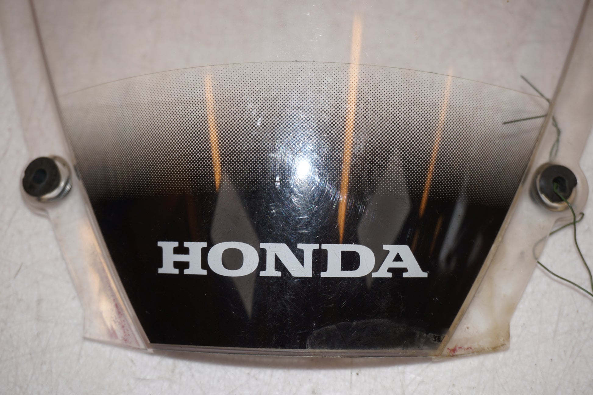 Höger sida på Vindruta från en Honda CBR 600 RR -2003 motorcykel.