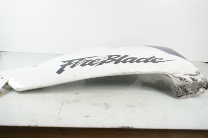 Baksidan på Magkåpa från en Honda CBR 900 RR -1996 motorcykel.