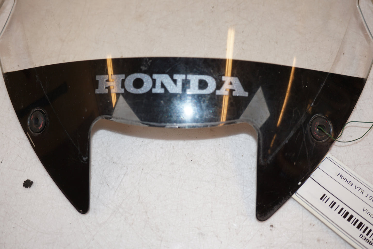 Höger sida på Vindruta från en Honda VTR 1000 F -1997 motorcykel.