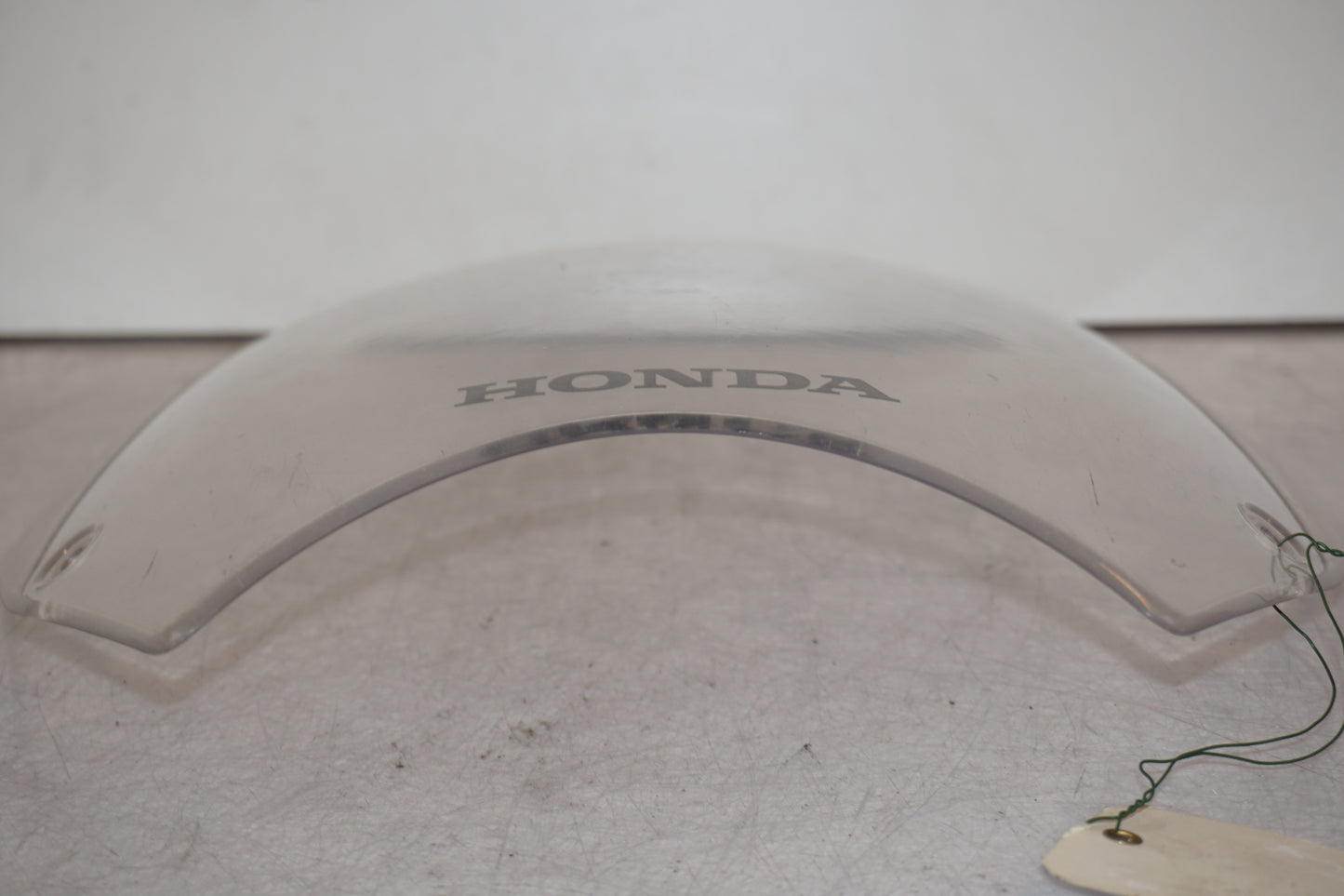 Baksidan på Vindruta från en Honda XL 700 -2008 motorcykel.