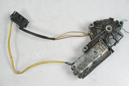 Framsidan på Vindrutemotor från en BMW K 1200 LT -2004 motorcykel.