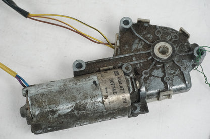 Baksidan på Vindrutemotor från en BMW K 1200 LT -2004 motorcykel.