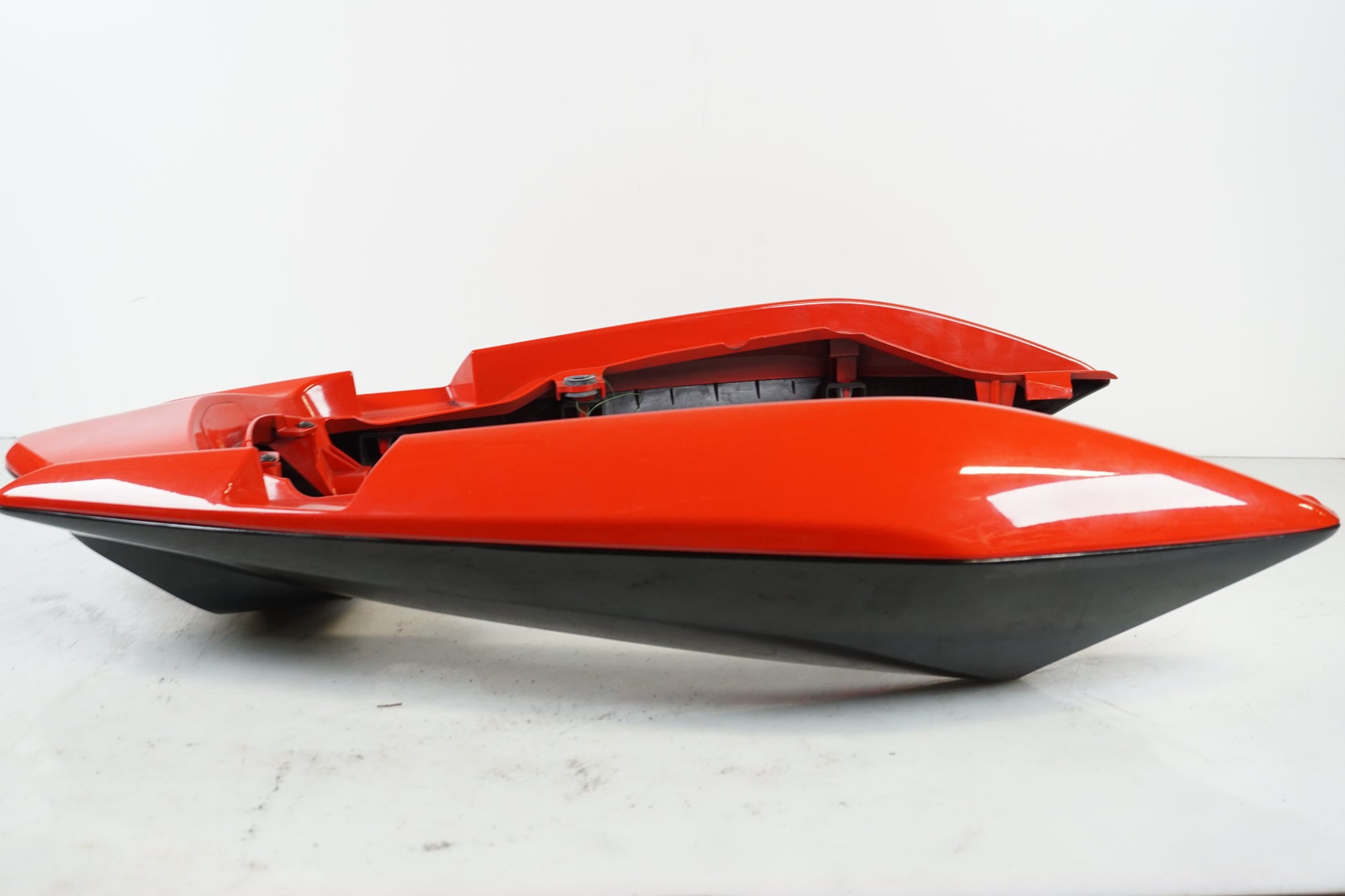 Höger sida på Bakvinge från en Honda CBF 125 -2010 motorcykel.