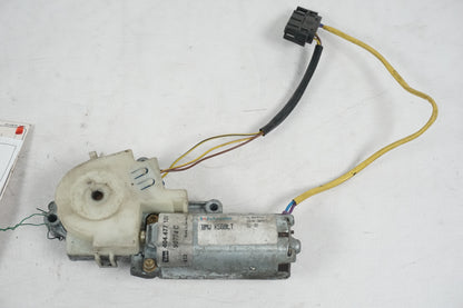 Snett nerifrån på Vindrutemotor från en BMW K 1200 LT -2004 motorcykel.