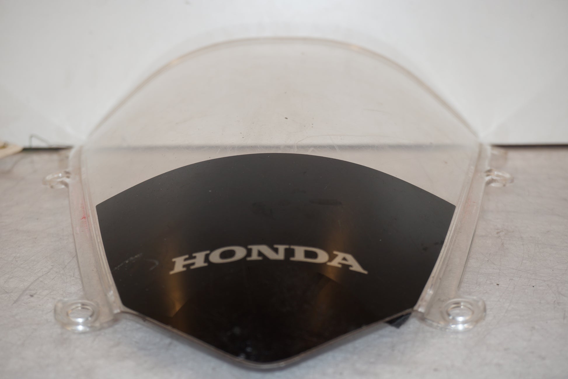 Baksidan på Vindruta från en Honda CBR 600 RR -2007 motorcykel.