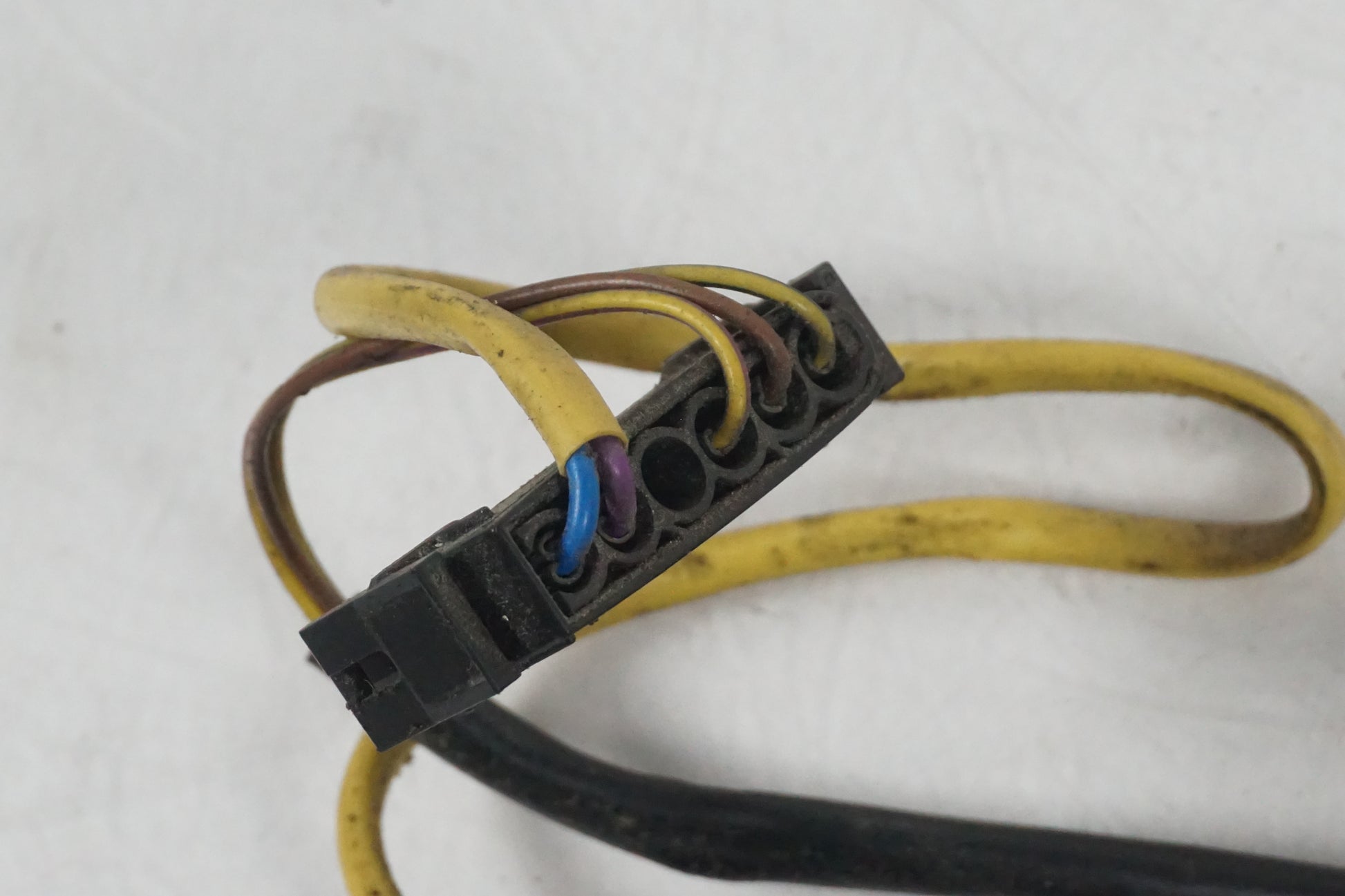 Baksidan på Vindrutemotor från en BMW K 1200 LT -2004 motorcykel.