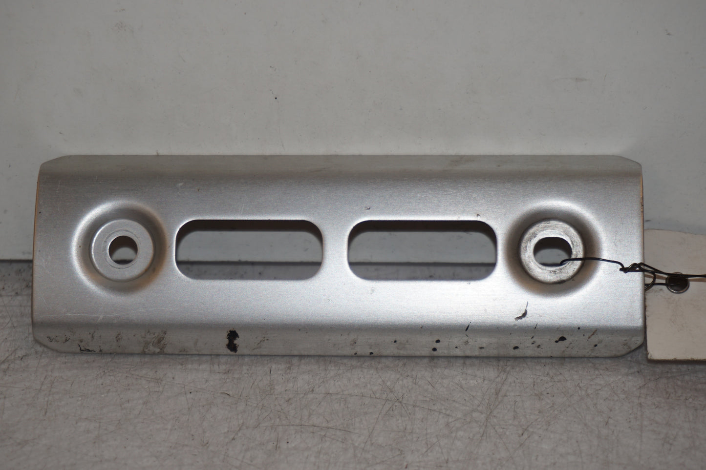 Framsidan på Vattenkyldekor från en Yamaha FZ-S 600 -1998 motorcykel.