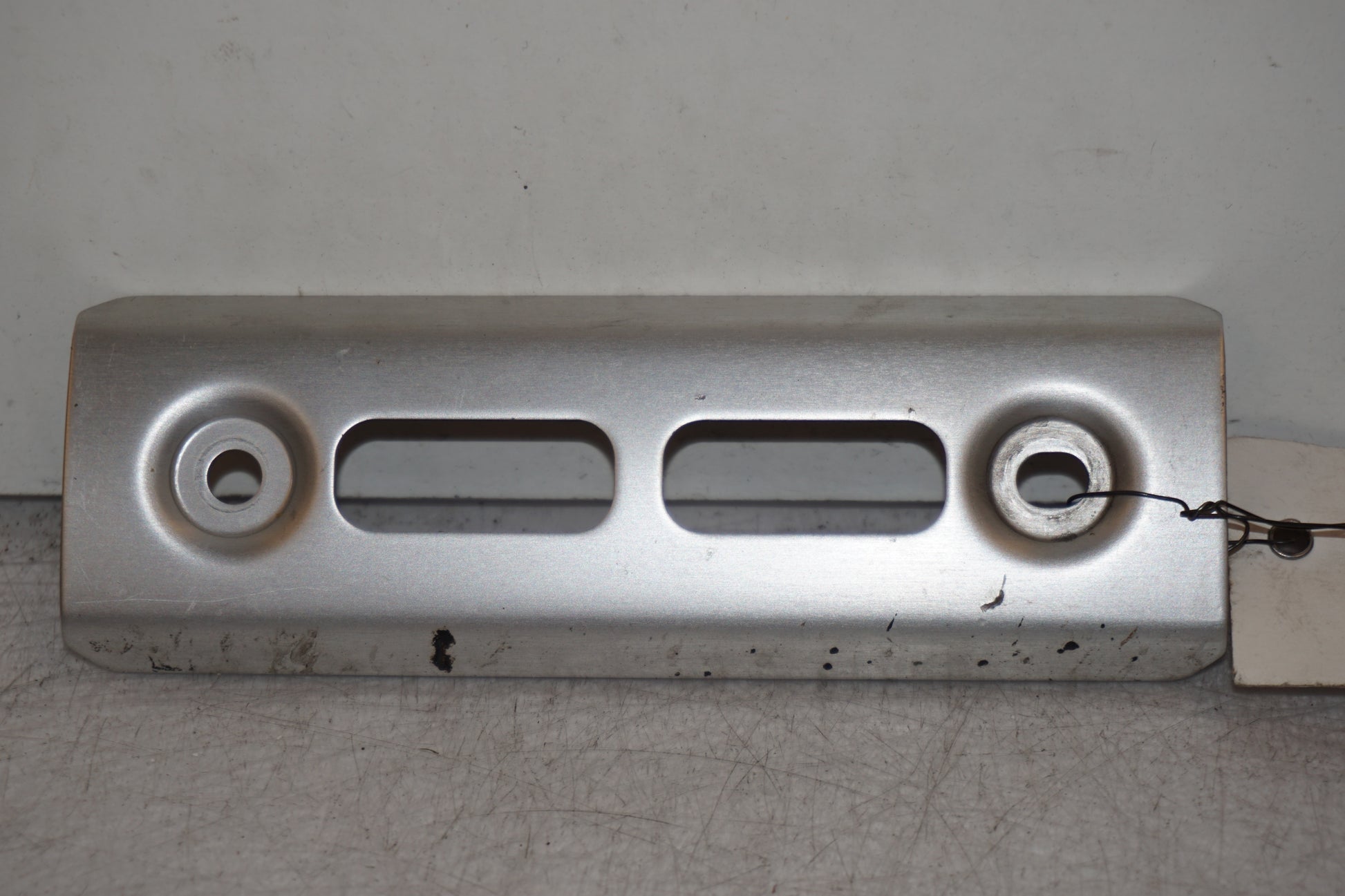 Framsidan på Vattenkyldekor från en Yamaha FZ-S 600 -1998 motorcykel.