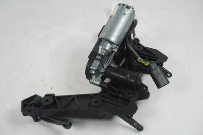 Höger sida på Vindrutemotor från en BMW R 1200 RT -2008 motorcykel.