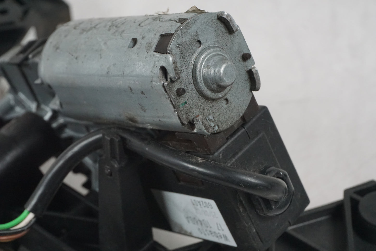 Extrabild1 på Vindrutemotor från en BMW R 1200 RT -2008 motorcykel.