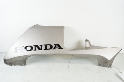 Framsidan på Magkåpa från en Honda CBR 600 RR -2003 motorcykel.