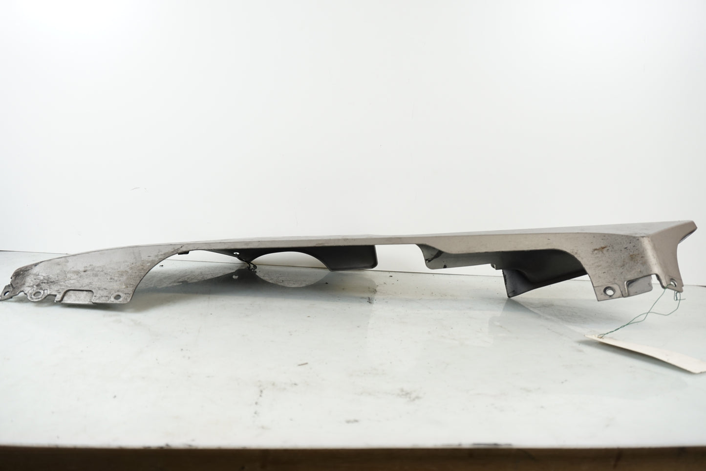 Baksidan på Magkåpa från en Honda CBR 600 RR -2003 motorcykel.