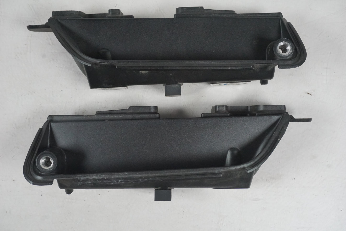 Snett uppifrån på Passagerarhandtag från en Honda CTX 1300 -2014 motorcykel.