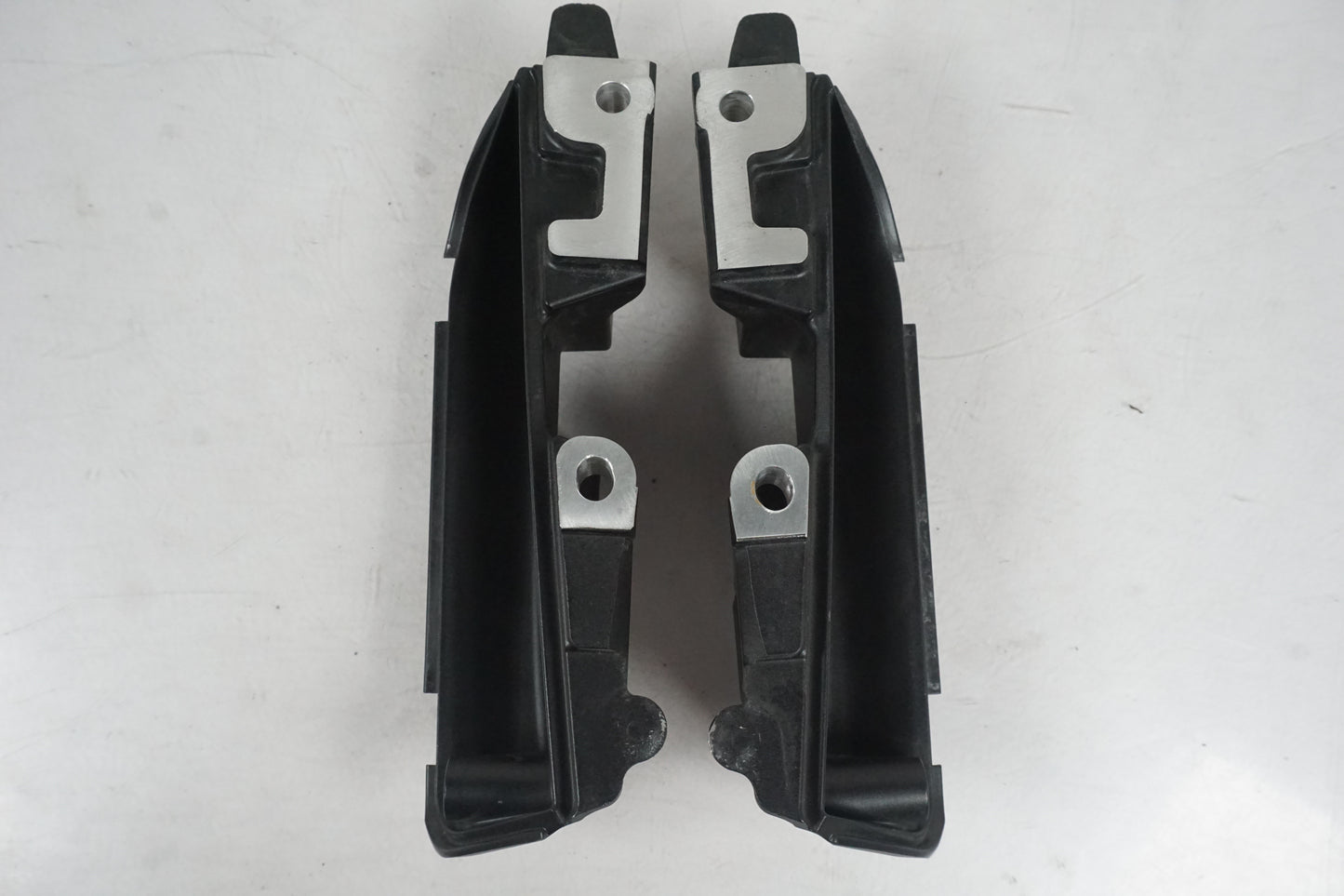 Snett nerifrån på Passagerarhandtag från en Honda CTX 1300 -2014 motorcykel.